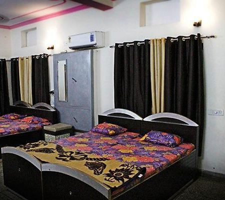 Hotel Roshan พาราณสี ภายนอก รูปภาพ