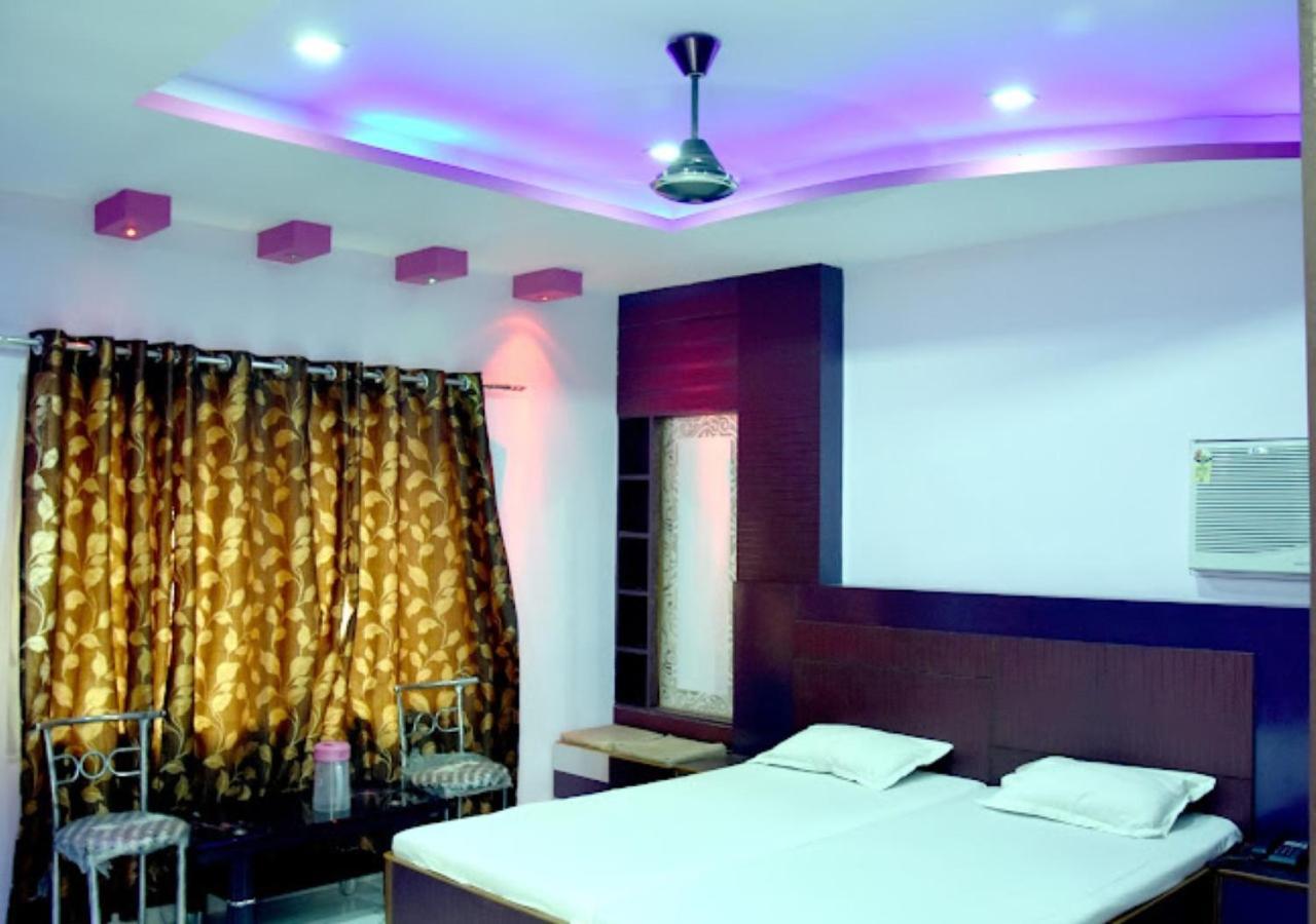 Hotel Roshan พาราณสี ภายนอก รูปภาพ