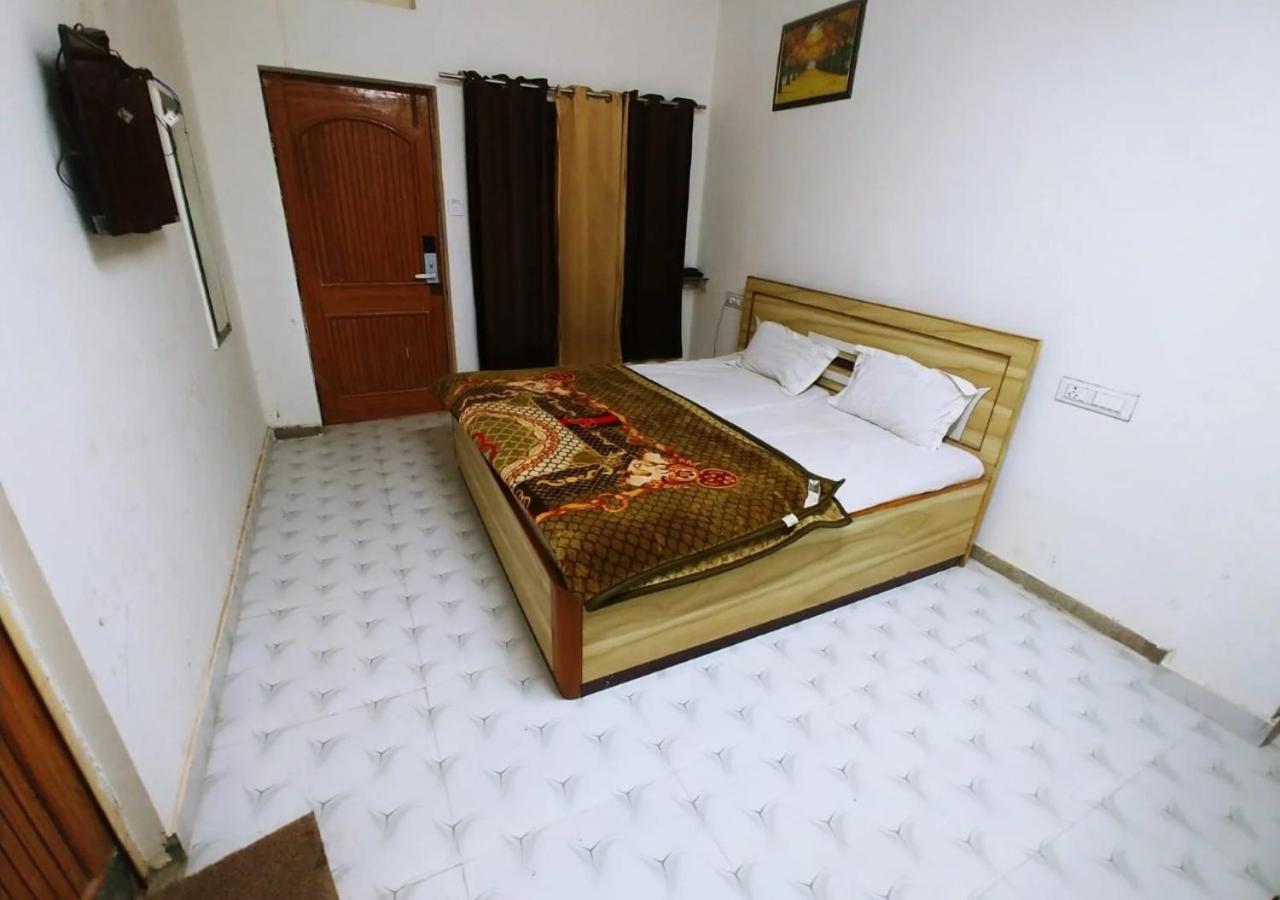 Hotel Roshan พาราณสี ภายนอก รูปภาพ