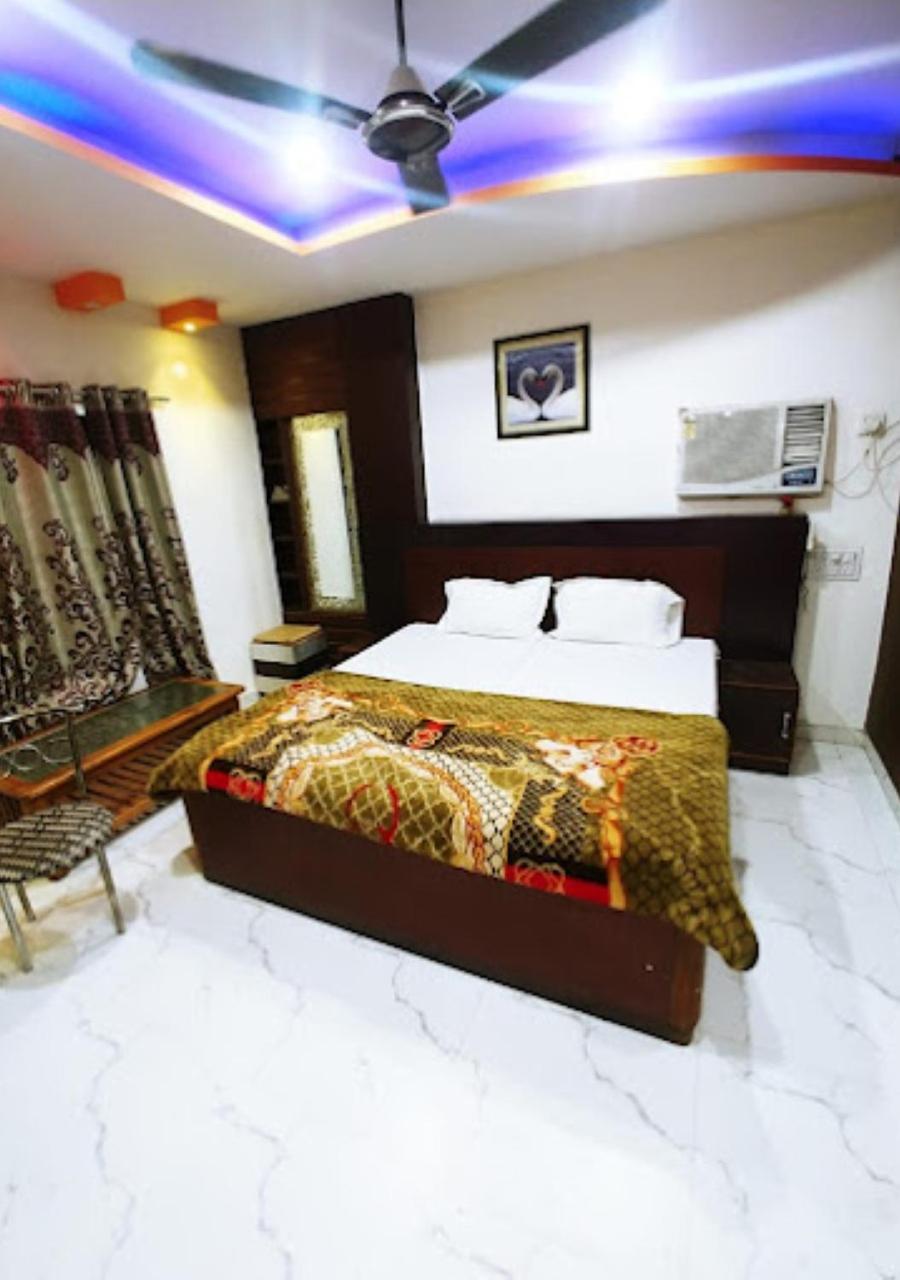 Hotel Roshan พาราณสี ภายนอก รูปภาพ