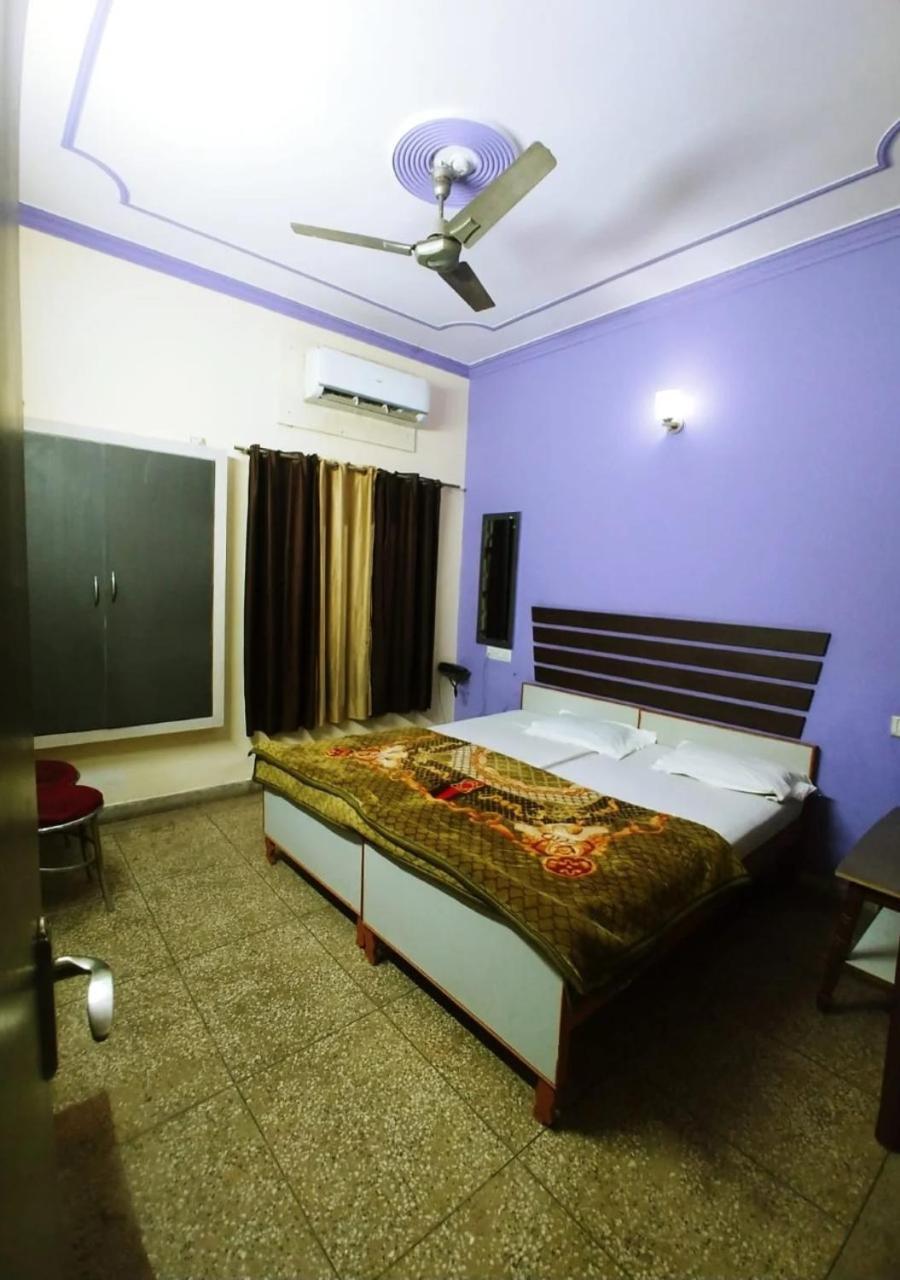 Hotel Roshan พาราณสี ภายนอก รูปภาพ